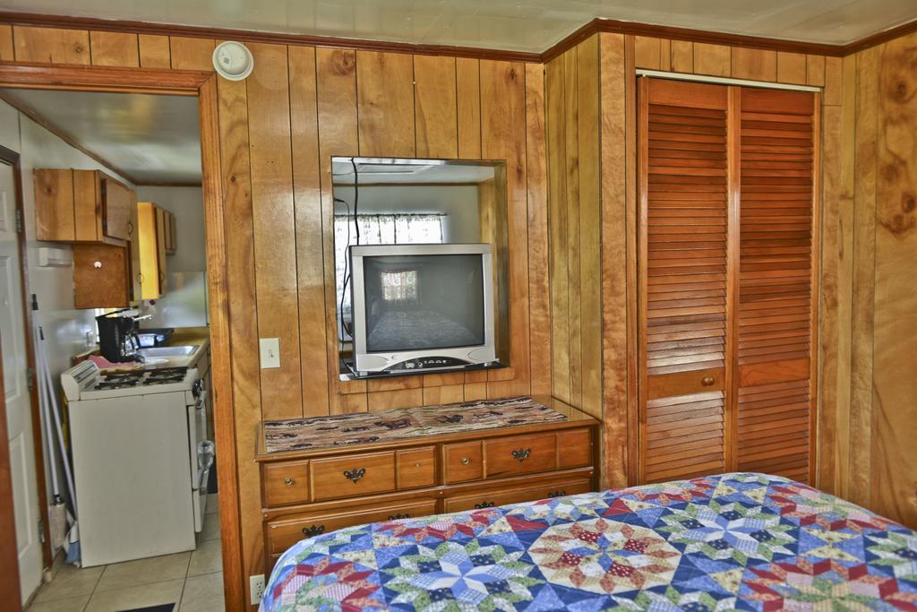 Lake Ida Beach Resort Winter Haven Room photo